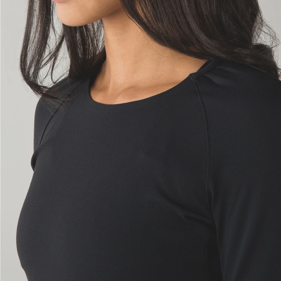 Lululemon &go On The Go Long Sleeve 
in Black. 
Size 4. 
Pristine Condition. - Picture 3 of 7